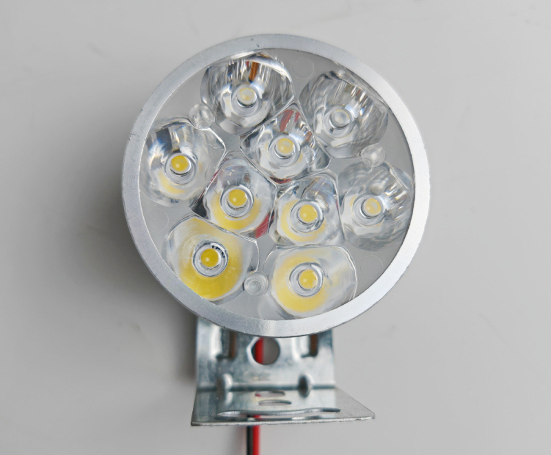 LED reflektor za električna bicikla i motocikle, 6x3030 LED, 6W, 12-85V, aluminijsko kućište, 100 lm