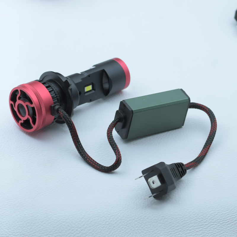 LED prednje svjetlo za motor s trozubnom bazom, fisheye lećom, H4, integrirano blizinsko i daljinsko svjetlo