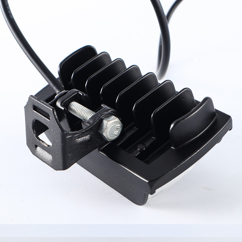 Φανάρι LED για μοτοσικλέτα με κοντό φακό τριών όψεων και δύο LED, 12W, 8–60V, αλουμινένιο περίβλημα