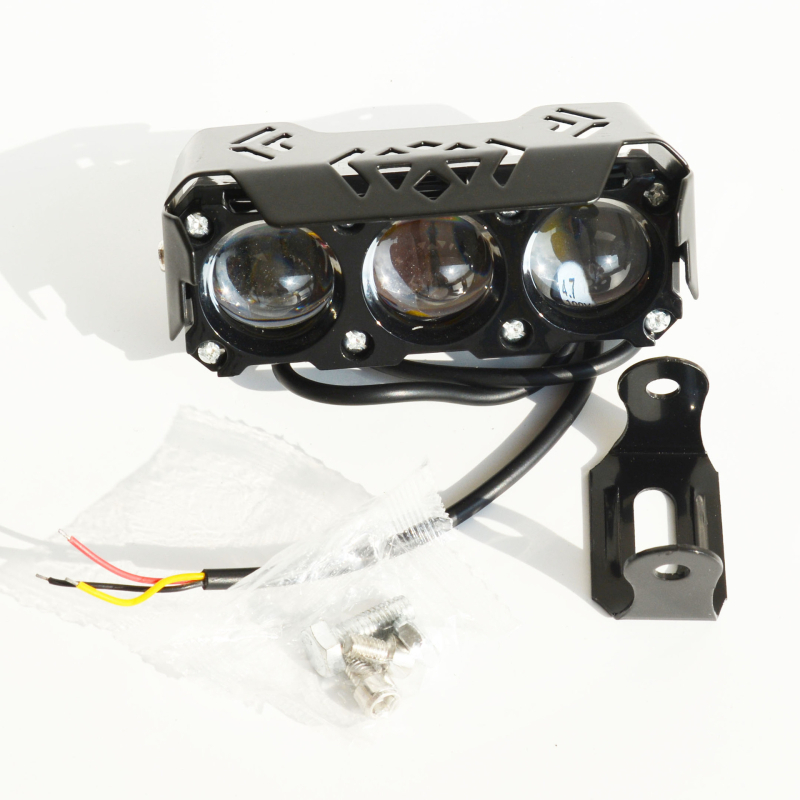 Motociklistički LED reflektor s tri leće - aluminijski spoj, 9-80V, IP67, vijek trajanja 80000h