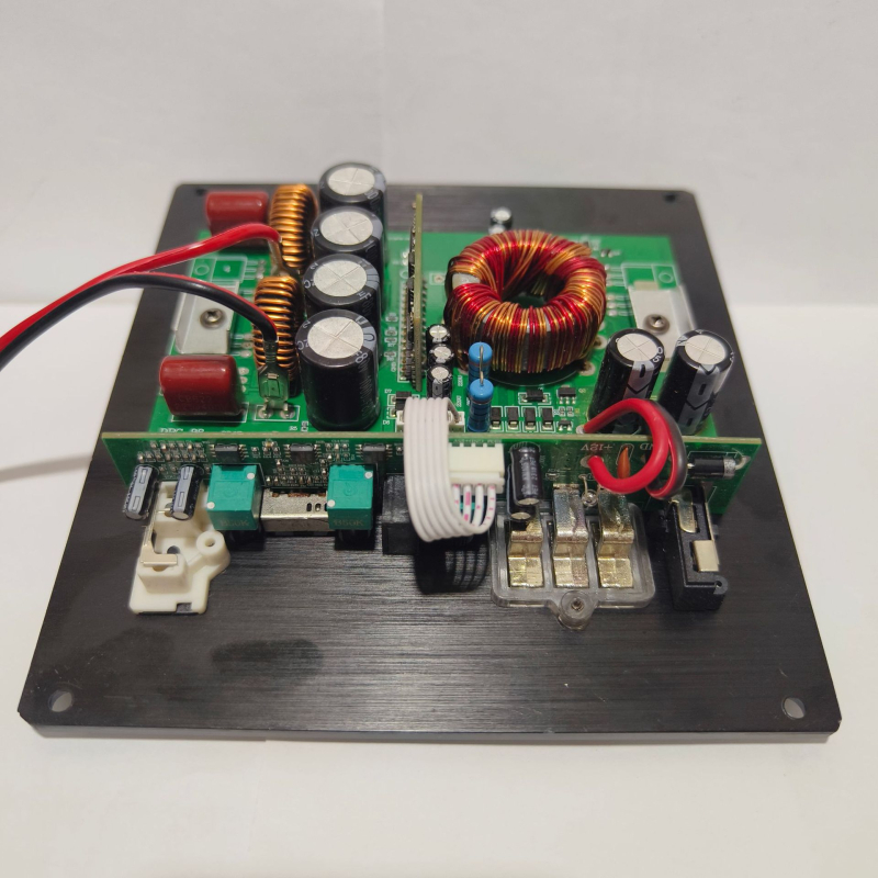 Kojieshi digitalni ploča za auto audio pojačalo, 12V, 800W, kućište od aluminijske legure, 0,8 kg, distorzija 0,1%