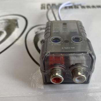 FH108 Auto Audio Pretvarač: Prijenos s visoke na nisku frekvenciju, 12V, 50W, Plastika