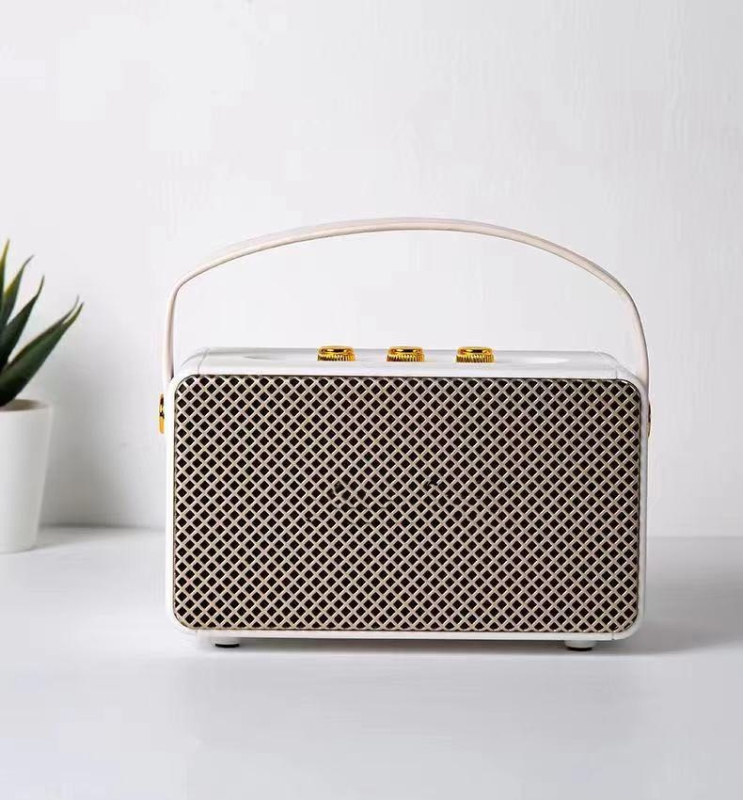 Boxă Bluetooth 5.3 • Putere 10W • Baterie încorporată 1200–2000 mAh • Domeniu de frecvențe 20 Hz–20 kHz • Slot pentru card de memorie