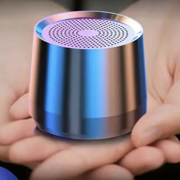 Bezdrôtový prenosný Bluetooth reproduktor s mini subwooferom, exteriérové použitie, IPX4 vodotesnosť, vstavaná 1200–2000 mAh batéria, frekvenčný rozsah 40 Hz–20 kHz, SNR ≥100 dB