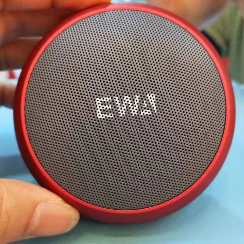 Hordozható Bluetooth hangszóró kettős horn dizájnnal, 5W, 100Hz-20kHz, SNR ≥70dB, 10m hatótáv