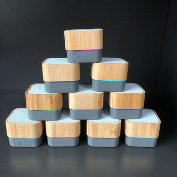 Bluetooth hangszóró, négyzet alakú bambusz- és fa dizájnnal, hordozható kültéri vezeték nélküli, Bluetooth 5.0, 60Hz-15kHz frekvencia, SNR ≥75 dB, 3W, beépített 300–500mAh akkumulátor