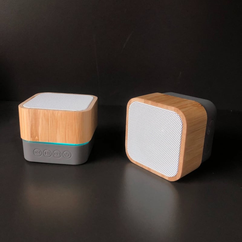 Bluetooth hangszóró, négyzet alakú bambusz- és fa dizájnnal, hordozható kültéri vezeték nélküli, Bluetooth 5.0, 60Hz-15kHz frekvencia, SNR ≥75 dB, 3W, beépített 300–500mAh akkumulátor