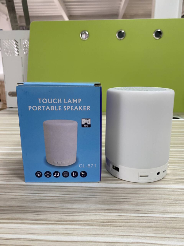 Mini Bluetooth reproduktor s RGB nočným svetlom (3W výkon, Bluetooth 5.3, vstavaná batéria, 60Hz-15kHz, SNR ≥70dB)