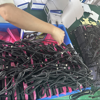 Automobilski LCD monitor za ugradnju – 7 inčni zaslon, rezolucija 1024×600, ulaz CVBS/AHD, model RW-XSP, težina 0,65 kg