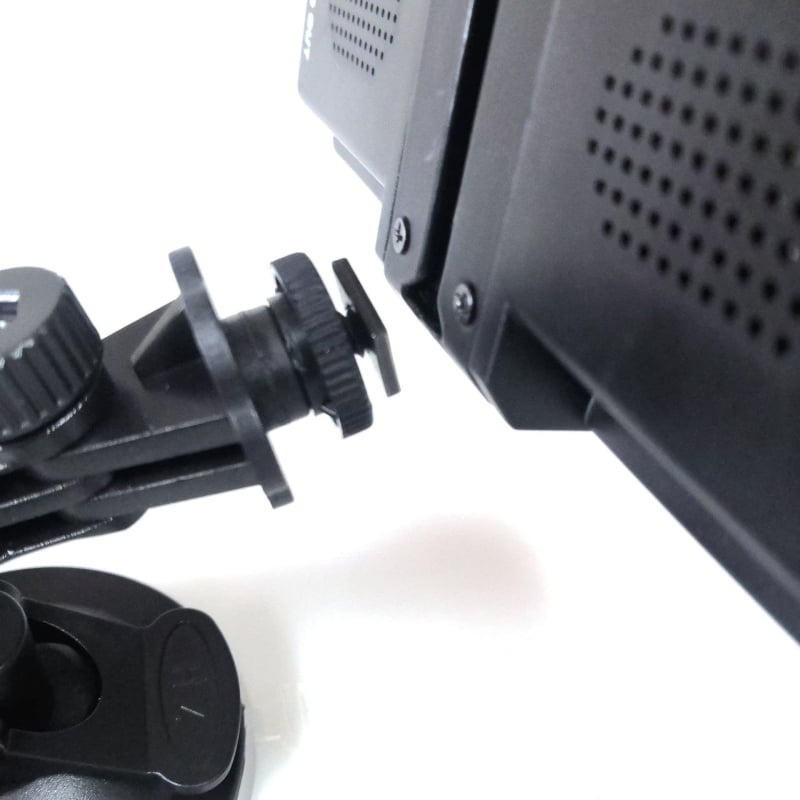 Automobilski LCD prikaz uz držač vakuumske čašice, 7 inča, model ZH-793A, rezolucija 800x480, PAL/NTSC, ulazi Digitalni/Analogni