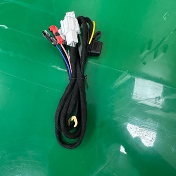 Zadnji radar za Mercedes-Benz Vito, 8 senzora, domet 0,3–1,5 m, napajanje 12 V, LCD zaslon, radna temperatura -40°C do 80°C