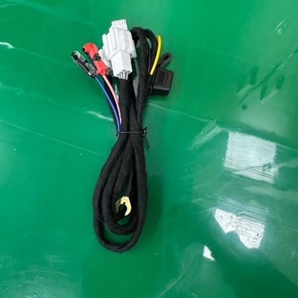 Zadnji radar za Mercedes-Benz Vito, 8 senzora, domet 0,3–1,5 m, napajanje 12 V, LCD zaslon, radna temperatura -40°C do 80°C