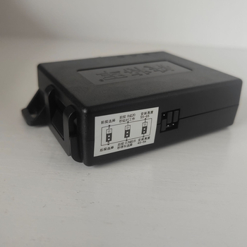 V8 első és hátsó 4-szenzoros autóvisszapillantó radar, hangos digitális kettős kijelző