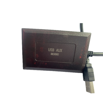 Automobilski USB sučelje za proširenje s AUX ulazom, kompatibilno s Mercedes-Benz, Audi i Volvo, model 2310; napajanje 5V; materijal ABS; izvor USB flash disk/Car MP3; USB sučelje USB