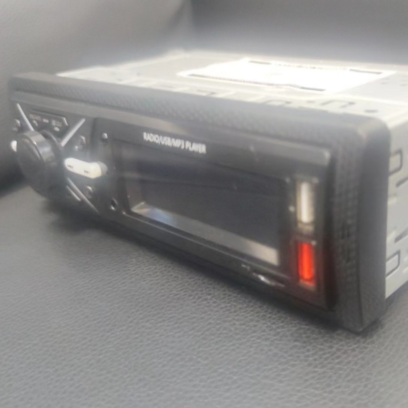 Auto MP3 player s Bluetooth Hands-Free, reproducija preko USB-a, FM-radio, 12V napajanje, model 950