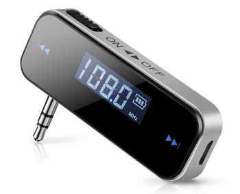 Autóba szóló vezeték nélküli FM adó AUX bemenettel – Modell T01, 87.5–108.0 MHz, hatótávolság 10 m, feszültség 3.3–4.2 V, áram 30 mA