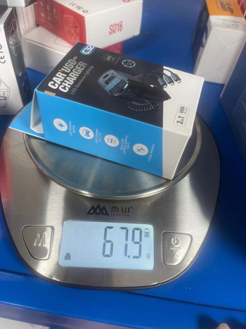 Automobilski Bluetooth MP3 player u stilu zapaljive cigarete, hands-free, model C32, 12–24V, PD Type-C USB, FM tuner, trajanje reprodukcije 2222