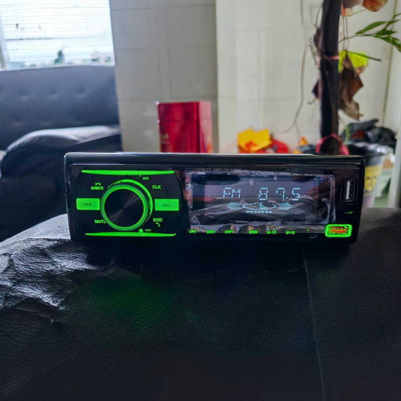 Autós MP3 lejátszó Bluetooth és FM rádióval, Modell 920, Nincs belső memória, Kemény műanyag