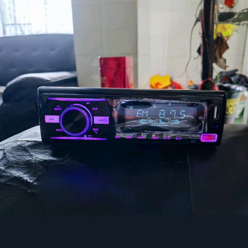 Autós MP3 lejátszó Bluetooth és FM rádióval, Modell 920, Nincs belső memória, Kemény műanyag