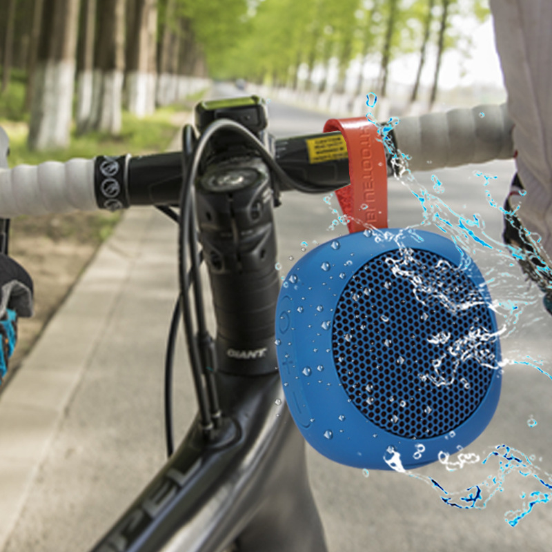 Bluetooth Prenosný mini reproduktor pre stolné a vonkajšie použitie, IPX5 odolný voči vode, výstup 5W, Bluetooth 5.3, vstavaná batéria 800–1000 mAh, frekvenčný rozsah 100 Hz–20 kHz