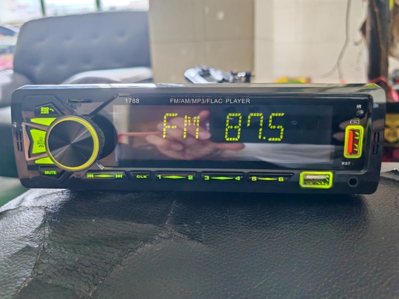 1789 Bluetooth automobilni MP3 player s FM radiom, 3,0 inčni zaslon