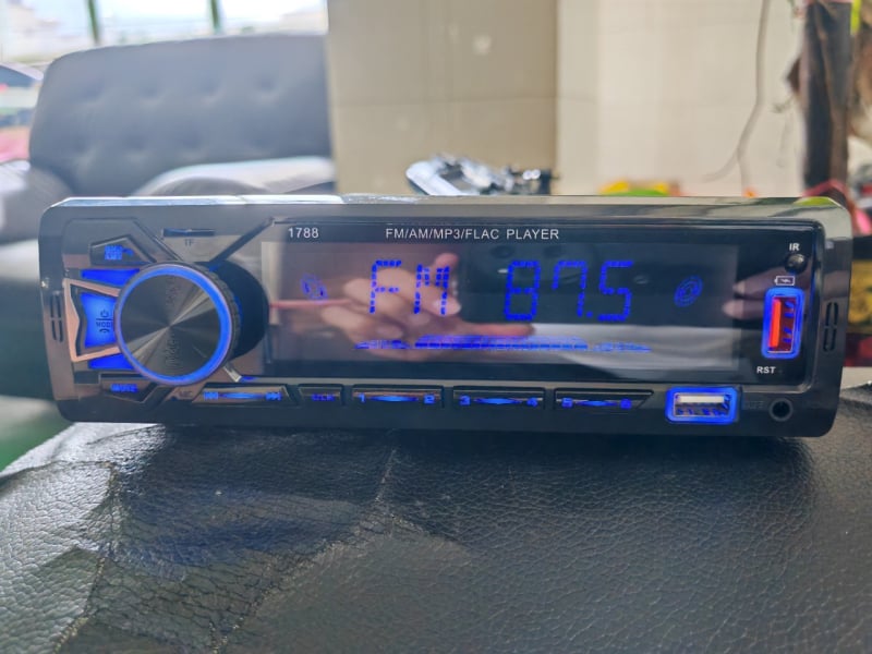 1789 Bluetooth automobilni MP3 player s FM radiom, 3,0 inčni zaslon