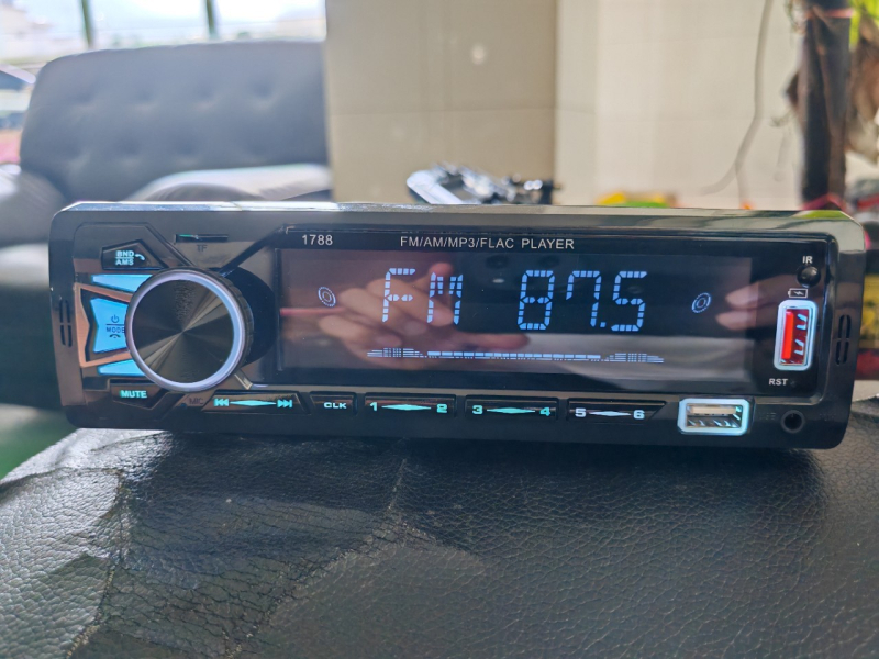 1789 Bluetooth automobilni MP3 player s FM radiom, 3,0 inčni zaslon