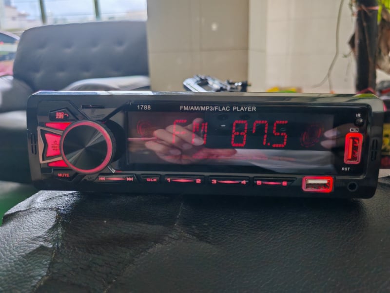 1789 Bluetooth automobilni MP3 player s FM radiom, 3,0 inčni zaslon