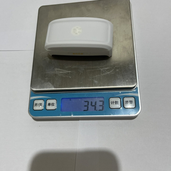 Macskák és kutyák számára GPS nyomkövető – WiFi, GPS és LBS helymeghatározás; GPS pontosság 5 m, IPX7 vízálló, 15 napos készenléti üzem