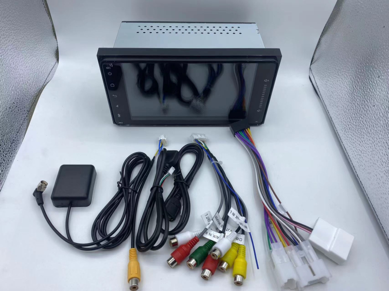 Toyota-kompatibilna LCD jedinica s Android CarPlay navigacijom i MP5 playerom, s dvostrukim bočnim gumbima, model 7042