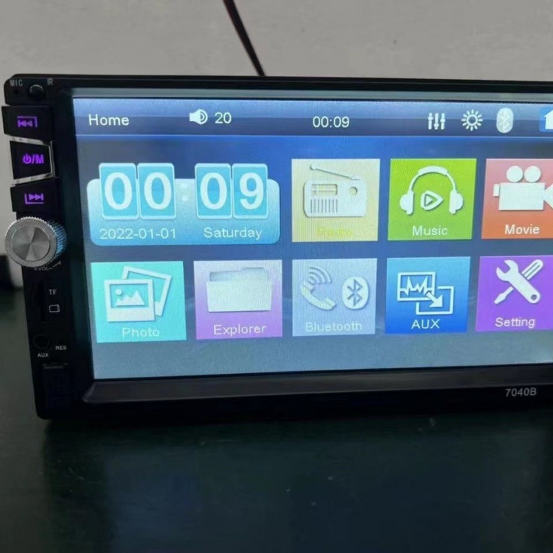 MP5 2-DIN auto player s LCD zaslonom, napajanje 12-24V DC, USB povezanost, podržava RM/AVI/RMVB video formate, CarPlay opcionalno
