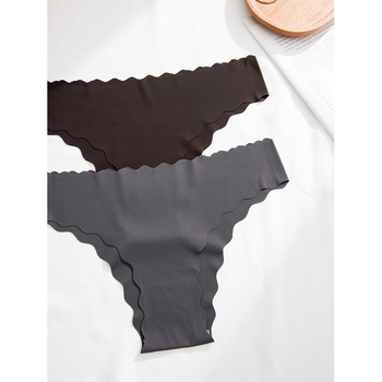 5 darabos varrat nélküli női alsónemű szett hullámvonalú élű, alacsony derekú, logónyomtatással