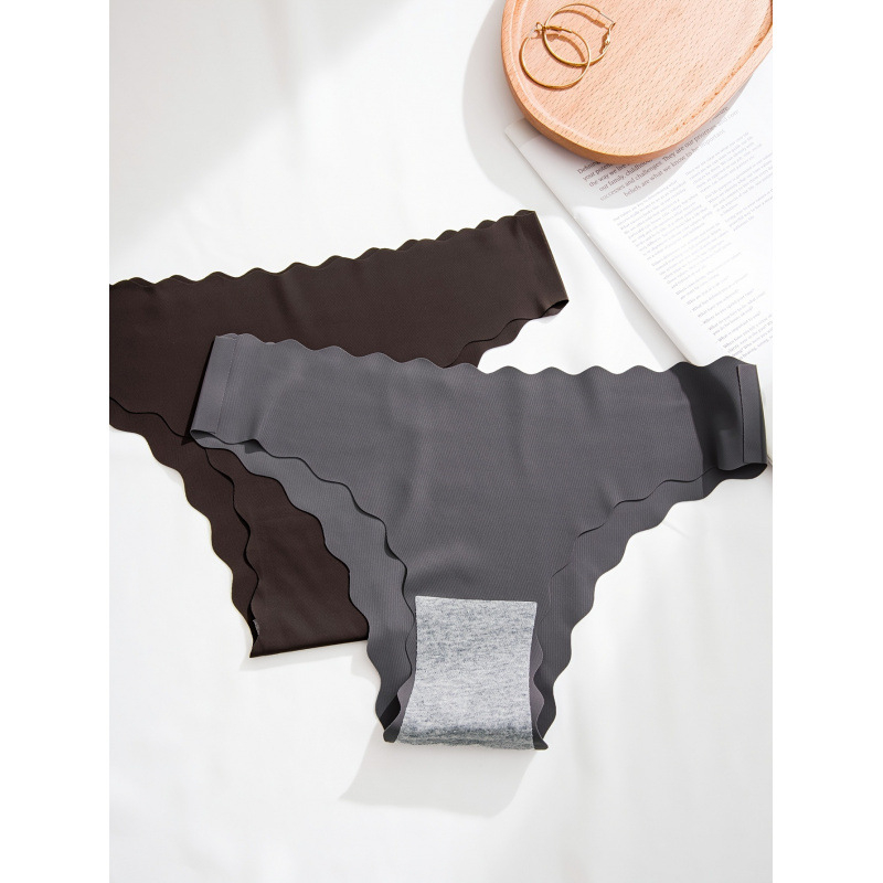 5 darabos varrat nélküli női alsónemű szett hullámvonalú élű, alacsony derekú, logónyomtatással