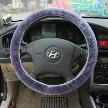 Plüss kormányvédő autókhoz — univerzális négyévszakos használatra, anyag: mesterséges plüss, stílus: plüss, telepítés: általános