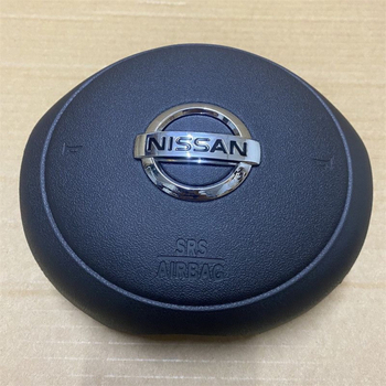 Poklopac volana za Nissan Sunny i Nissan March – glavni poklopac i poklopac klaksona