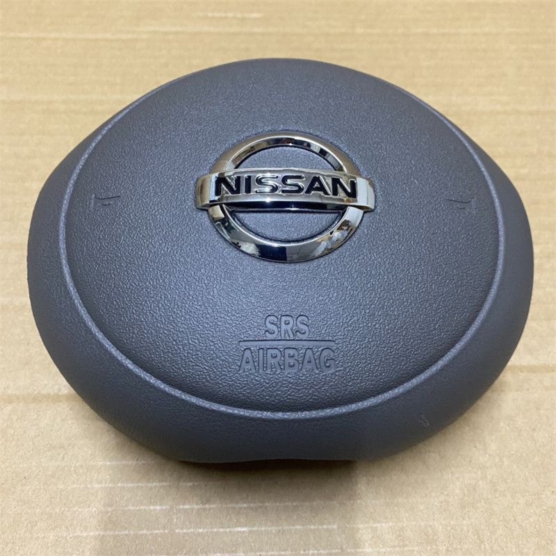 Poklopac volana za Nissan Sunny i Nissan March – glavni poklopac i poklopac klaksona