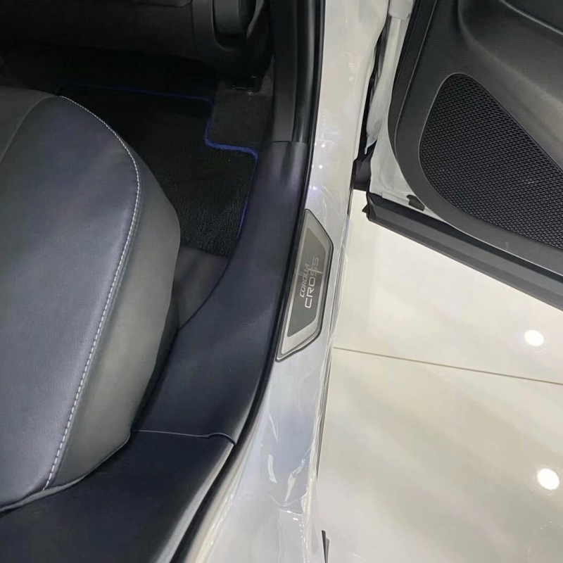 Nehrđajući čelični vanjski pragovi za Toyota Corolla Cross (2020+), automatska mjenjač, prilagodljivo