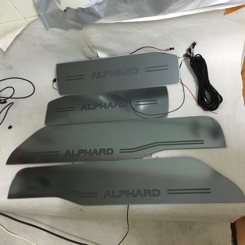LED osvijetljeni prag vrata za Toyota Alphard 2024