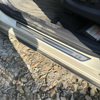 Prag de ușă din oțel inoxidabil pentru Volkswagen Touareg – gravură, bandă decorativă ultra-subțire