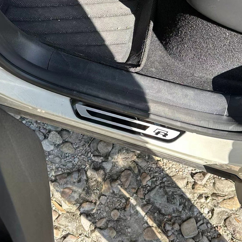 Prag de ușă din oțel inoxidabil pentru Volkswagen Touareg – gravură, bandă decorativă ultra-subțire