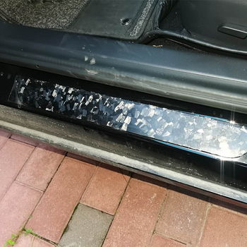 Karbonski prag za Tesla Model 3 s uzorkom mramorne teksture