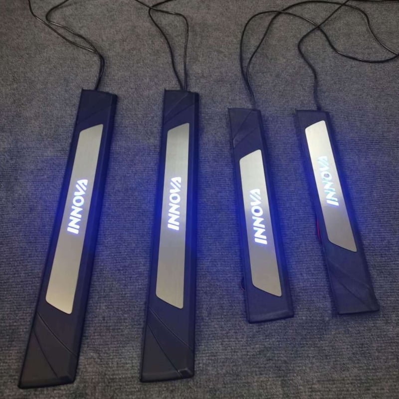 Bandă de prag pentru ușă cu iluminare LED pentru Innova 2012-2016 – 4 buc.