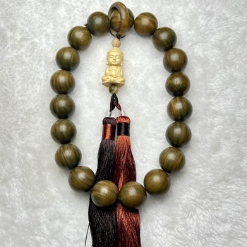 Thuja puidust helmeste käevõru, etnilise stiiliga, poleeritud käsitöö, kingitus vanematele ja sõpradele, suvi 2024