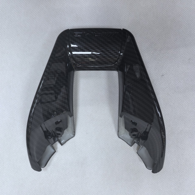 AMG logo na volanu i kućište mjenjača za Mercedes-Benz C, E, A, CLA, GLC, GLA, GLB — ABS materijal, prilagodljiv, kompatibilan s modelima C/E/A; težina 0.5