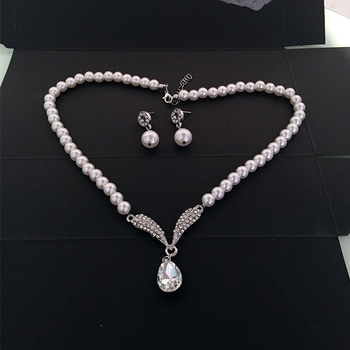Set perlovog ogrlica i naušnica, s perlovanim lancem i privjeskom od legure – 2-djelni ženski vjenčani komad nakita (ljeto 2022)