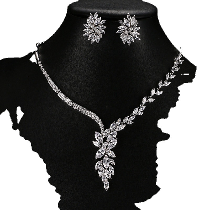 Vjenčani set nakita od cirkonija: naušnice i ogrlica — bakar, dijamantno završetak, zmijskog lanca, uložene mješovite kamenje, uzorci Zvijezde/Sunce/Mjesec/Svemir