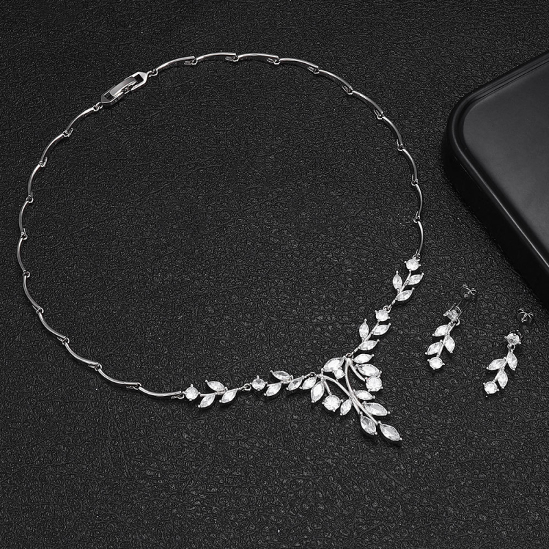 Bakreni set nakita s motivom lista — naušnice, ogrlica i narukvica; elektroplatiranje; mješavina kamenja u montaži