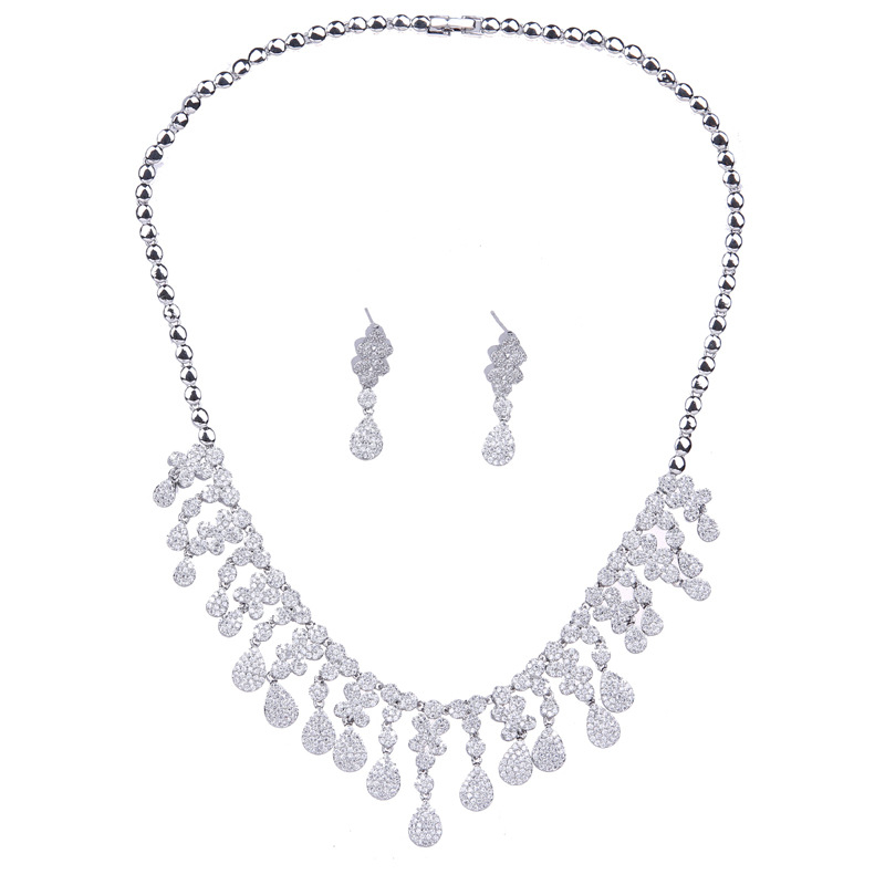Set nakita od dva dijela: naušnice i ogrlica sa cirkonima u obliku kapljice vode, metalna osnova s elektroplatiranjem, cvjetni uzorak, ugrađene miješane drage kamene, ženski stil