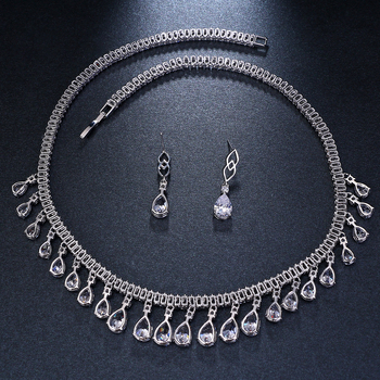 Metalni set nakita (naušnice + ogrlica) s miješanim kamenjem, biljni cvjetni uzorak, stil književno-retro