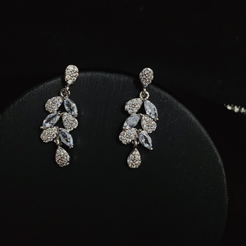 Vjenčani set nakita od cirkonija u obliku lista — naušnice i ogrlica, ugradnja, uvijeni lanac, privjesak od legure, lagani luksuz